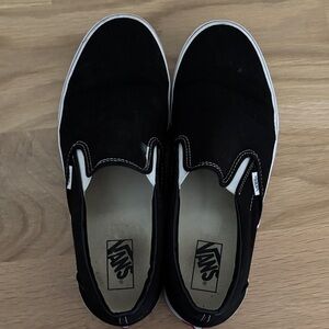 LAST CALL Men vans classic black slip. Good used conditioN! 10.5